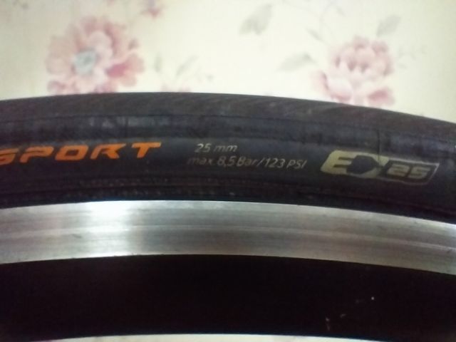 700×25Cタイヤ